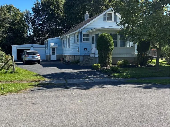 18 Crosby Ave, Lockport, NY 14094