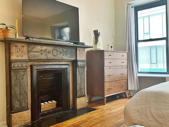 2nd image of 152 E 84th St APT 3A