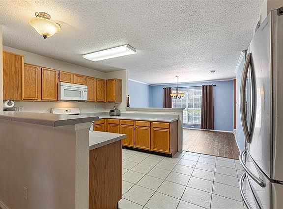 3rd image of 1711 Shady Creek Dr