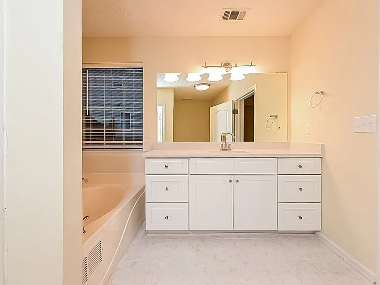 406 Summer Hill Cir — Photo 12