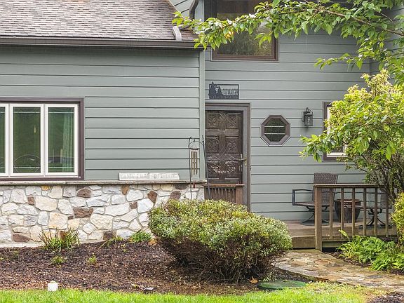 3rd image of 9 Fox Ridge Rd
