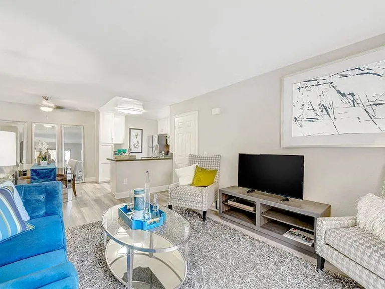 Altair Apartment Homes — Photo 12