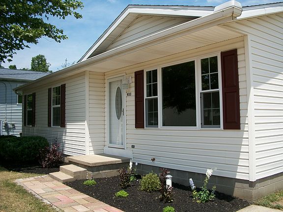 3rd image of 931 Aurora Ave