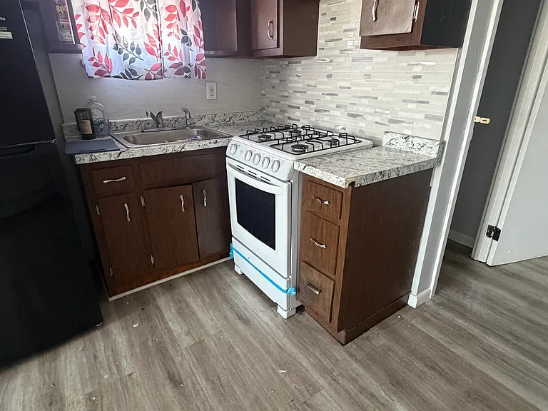 914 Grand Ave #7 — Photo 5