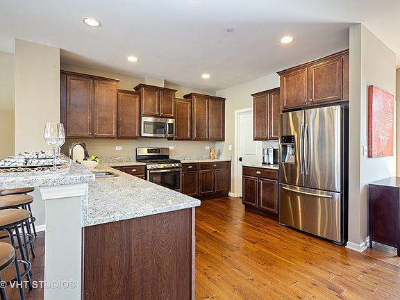 4th image of 14 Margaret Dr