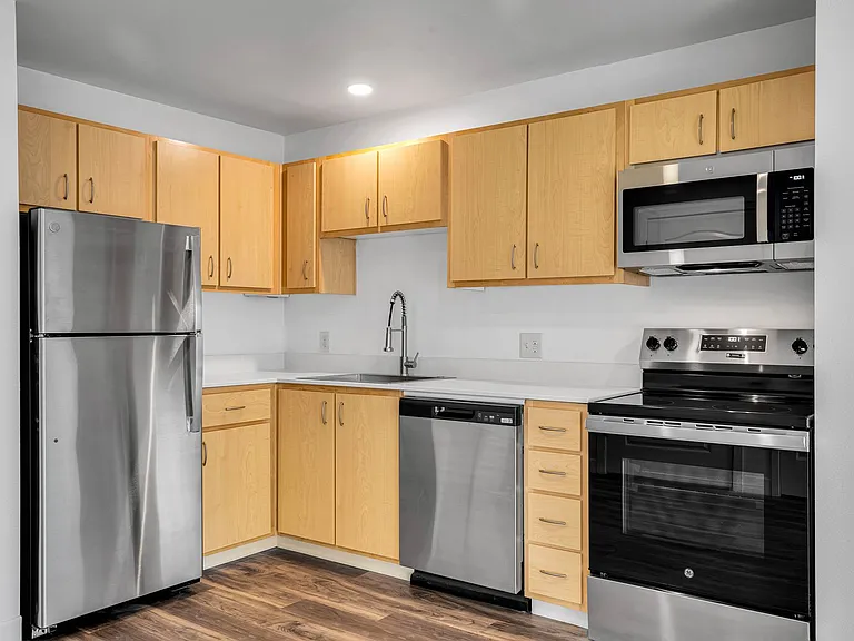 Eastwood Apartments — Photo 18