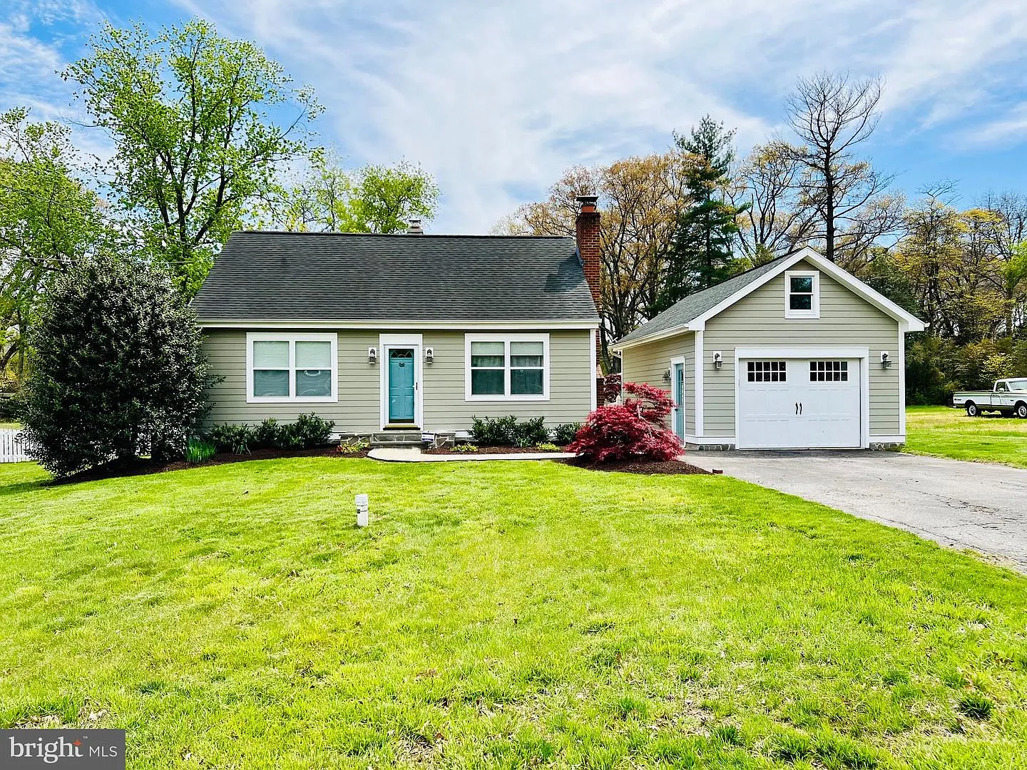 477 Martin Dr photo 1