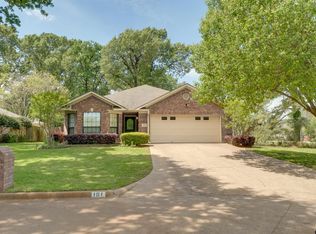 101 Settlers Ct, Palestine, TX 75801