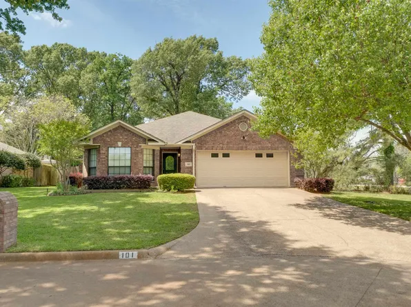101 Settlers Ct, Palestine, TX 75801