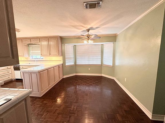 3rd image of 6120 Tangledahl Ln
