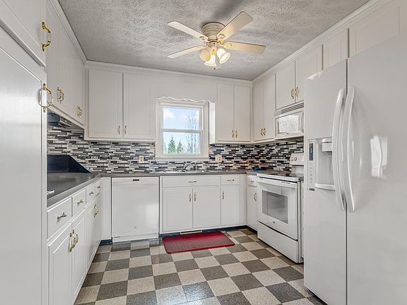 4th image of 6155 Whispering Pines Rd