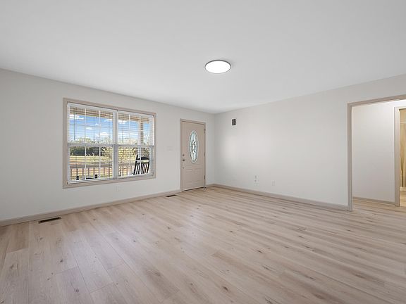 4th image of 180 Fincher Rd