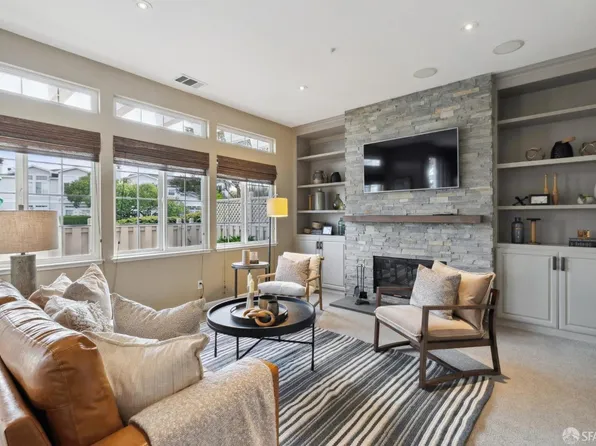 6 Outlook Cir, Pacifica, CA 94044