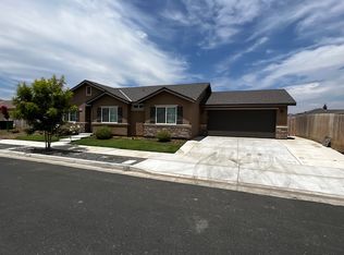 2684 W McComb Ave, Porterville, CA 93257