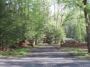 Hemlock Ln, Cresco, PA 18326