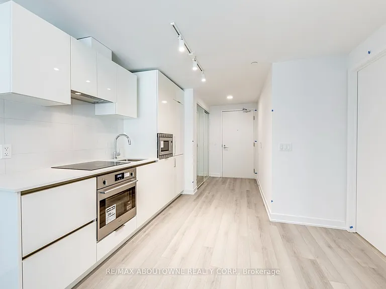 230 Simcoe St #1327 — Photo 9