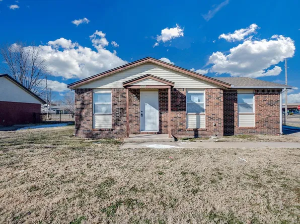 551 N Summitlawn Ln, Wichita, KS 67212