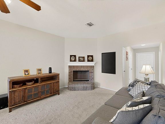 3rd image of 508 Logan Dr