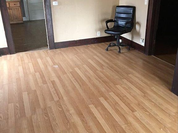 4th image of 513 N Park St
