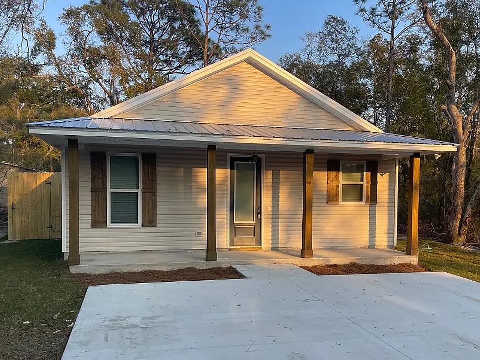 9 Lake Ellen Dr