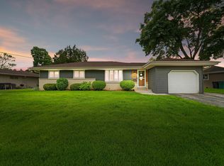 N87W18064 Shepherd Dr, Menomonee Falls, WI 53051