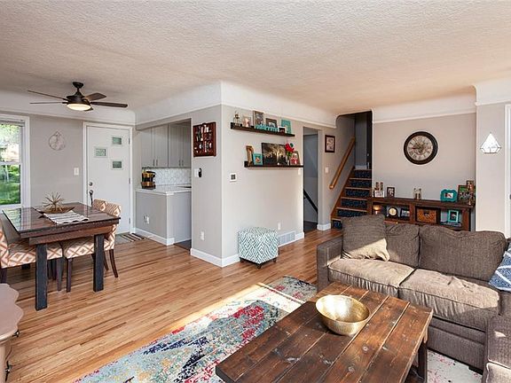 3rd image of 3206 Hillsdale Dr