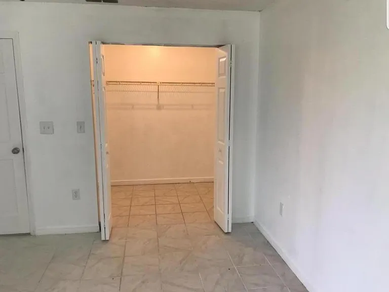 658 Royalty Ct — Photo 8