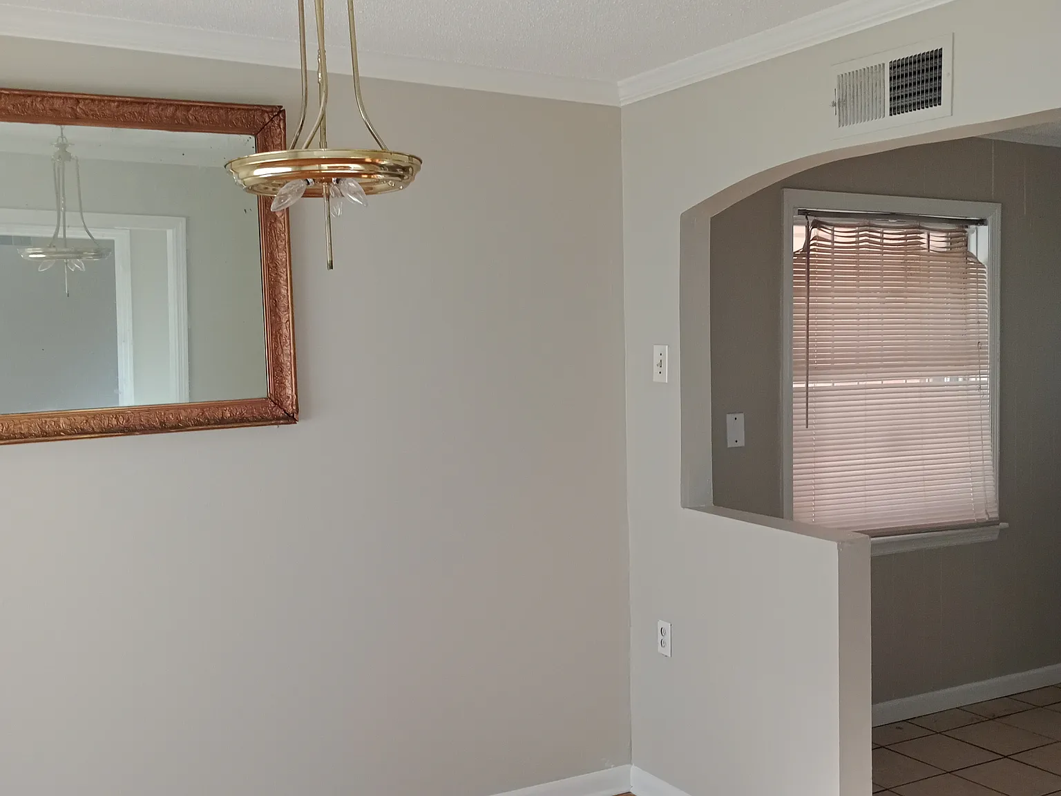 3 bed, 1600 sqft, $1,000 — Photo 3