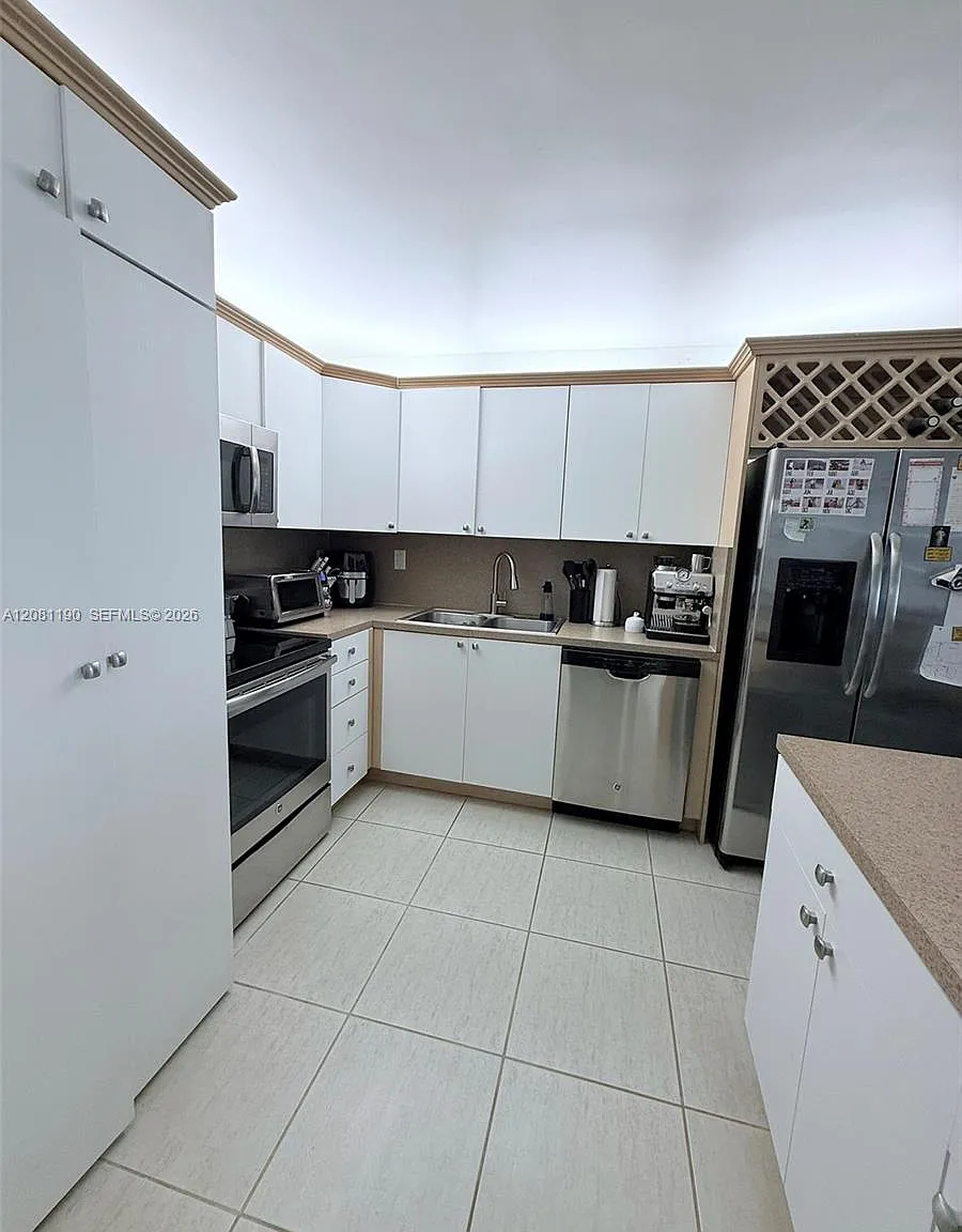 Brickell Place Condo — Photo 4