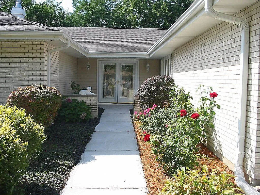 260 Evergreen Ln photo 1
