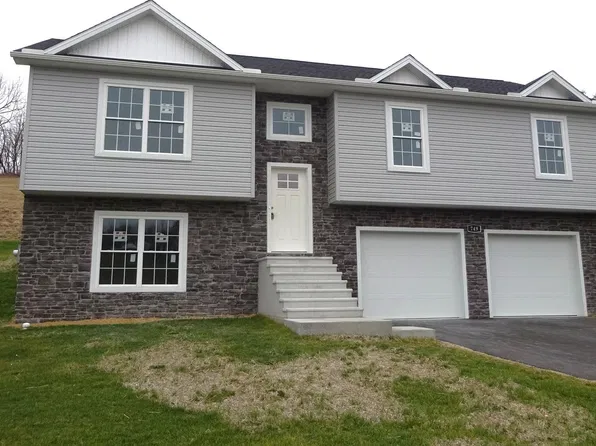 749 W 3rd St, Waynesboro, PA 17268