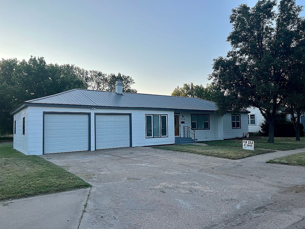 704 S Purdy Ave, Lyons, KS 67554 Zillow