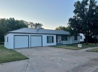 704 S Purdy Ave, Lyons, KS 67554