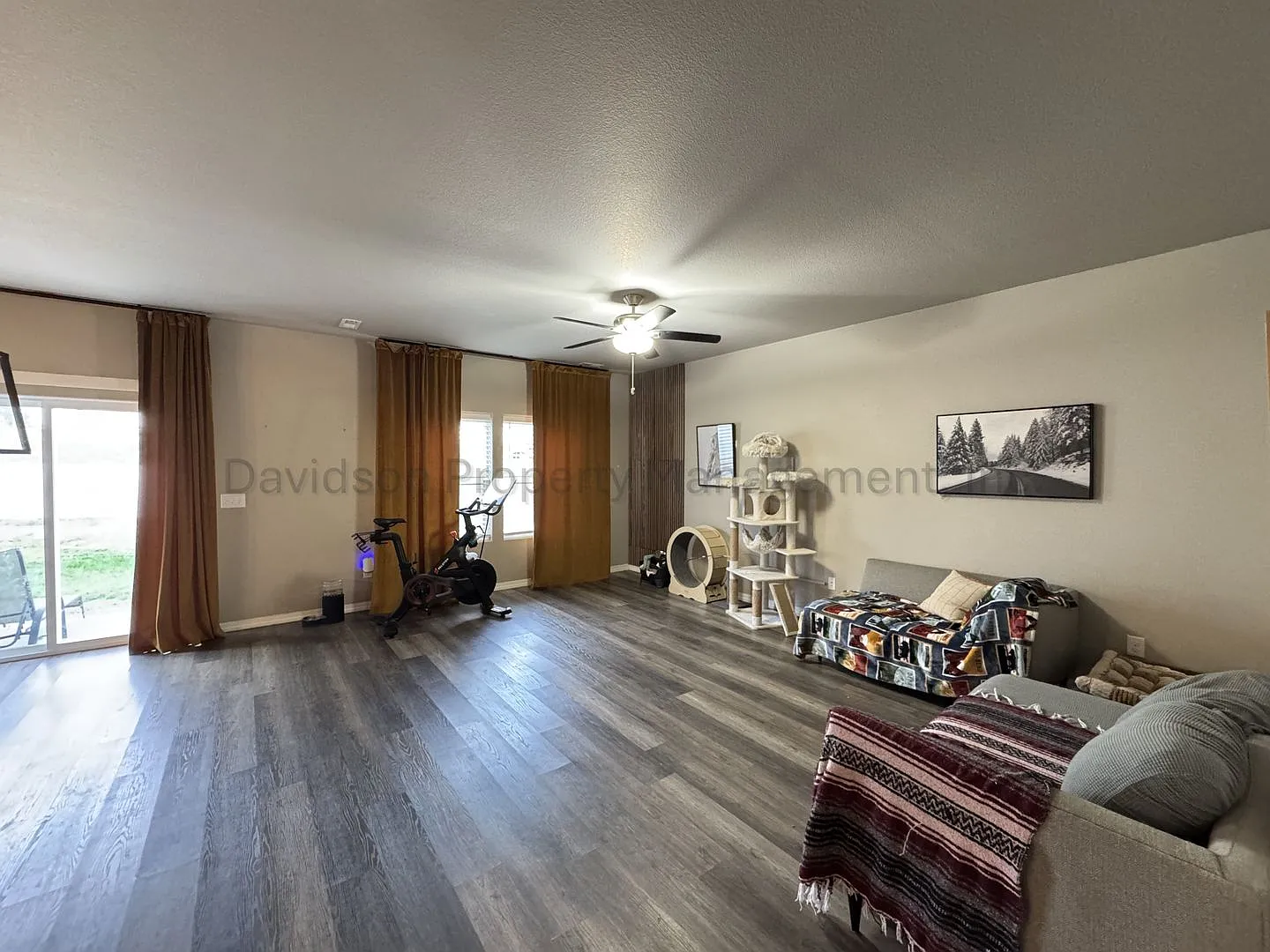Gorgeous 4 Bedroom House Located in Fountain — Photo 4