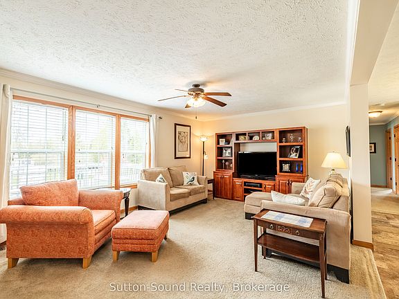 5th image of 21 Cardinal Ave