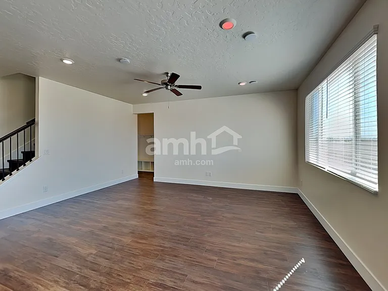 1389 E Ludlow Dr — Photo 6