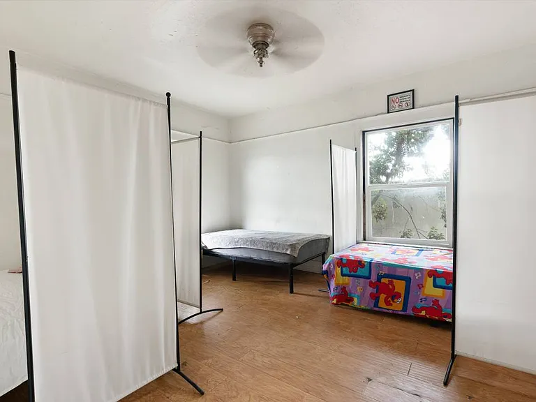 3833 S Grand Ave — Photo 3
