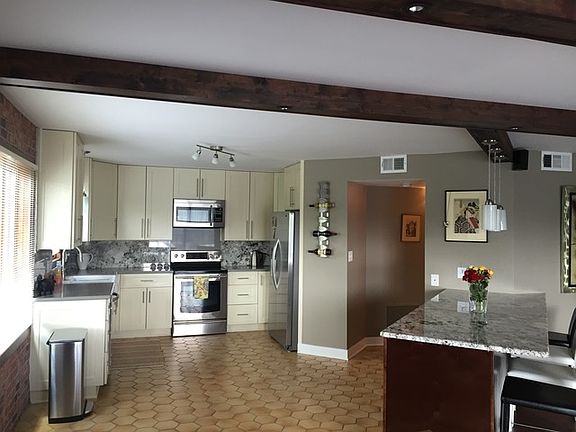 3rd image of 905 Center St Unit 401