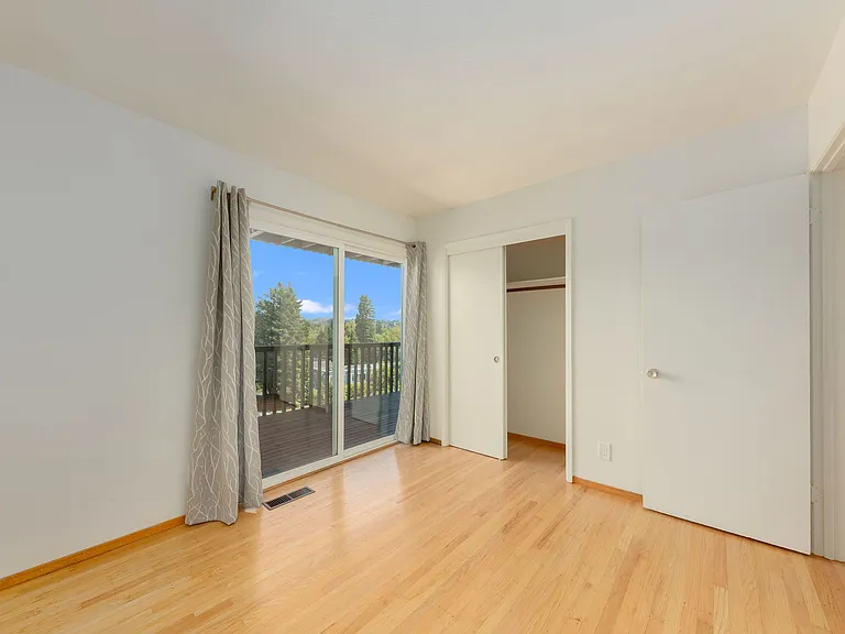 451 Ethel Ave — Photo 6