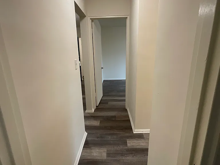 Country Club Apartments — Photo 26