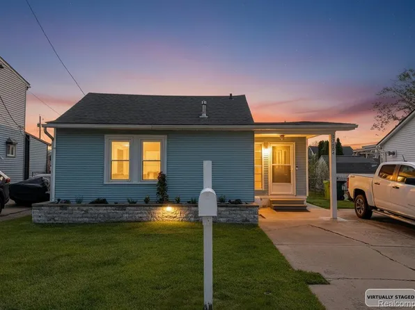 37884 Maplehill St, Harrison Township, MI 48045
