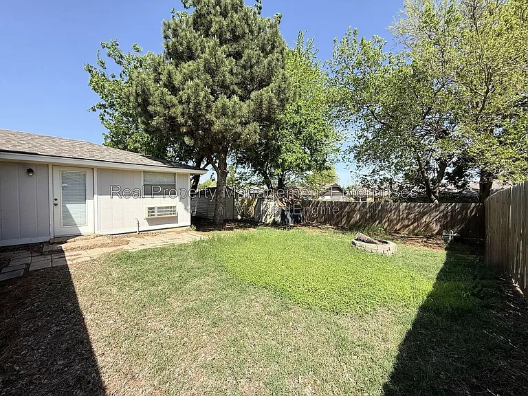 1071 Castlebury Mansion — Photo 18