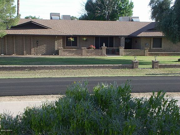 2nd image of 2979 E Tremaine Ave
