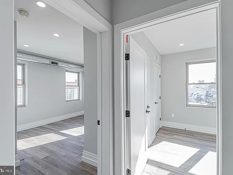 526 Brown St #304 — Photo 10