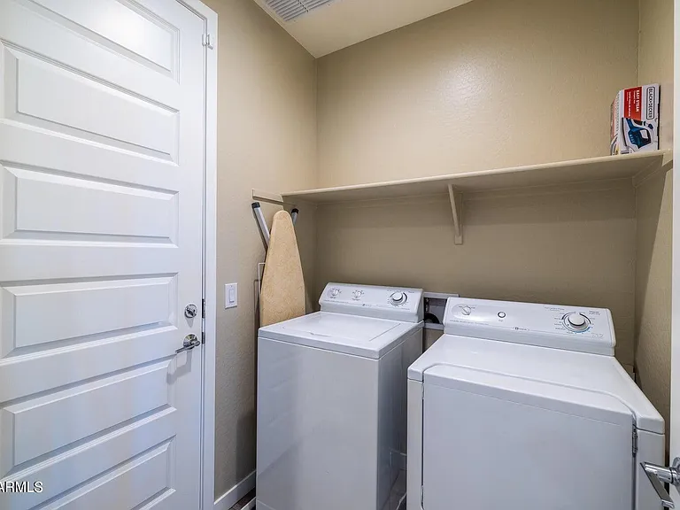 8924 W Solano Dr — Photo 17