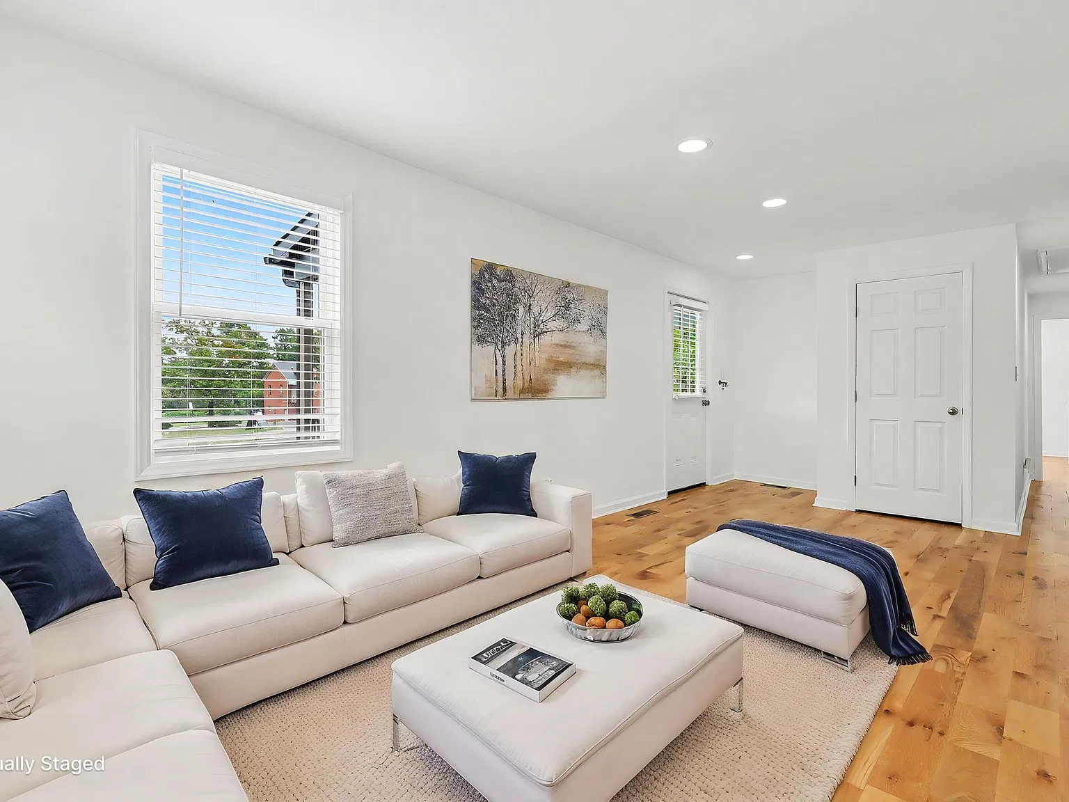 3 bed, 1118 sqft, $2,100 — Photo 2
