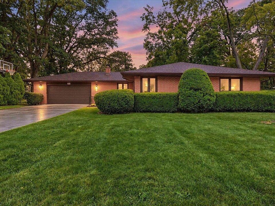 1st image of 1805 Clover Ln