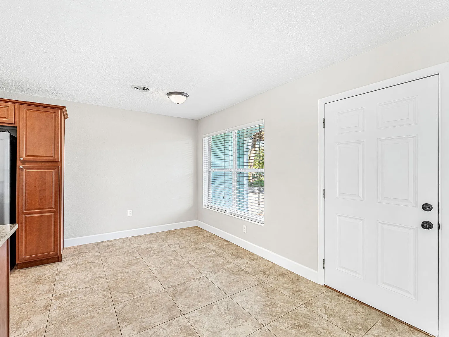 3 bed, 2.0 bath, 1156 sqft, $2,500 — Photo 4