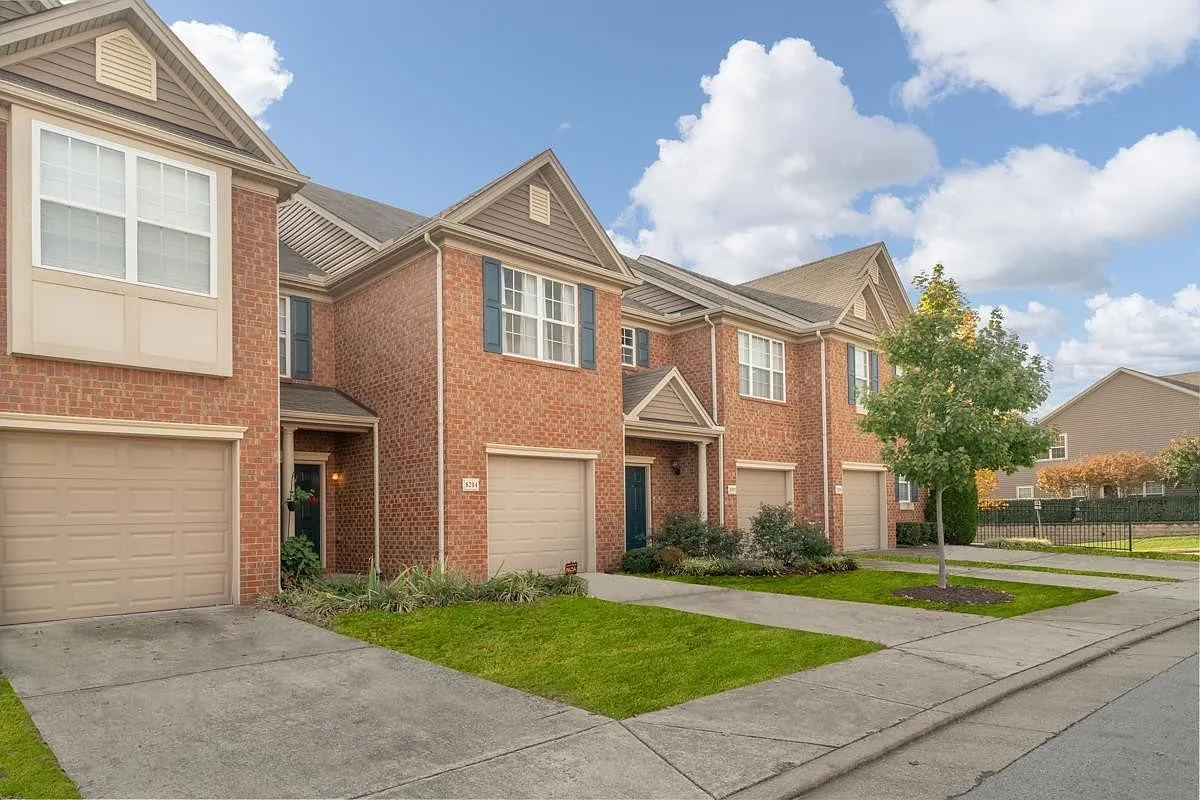 3 bed, 2.5 bath, 1574 sqft, $2,300 — Photo 2