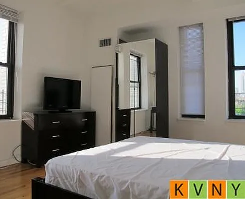 Rented by KVNY Soho | media 22
